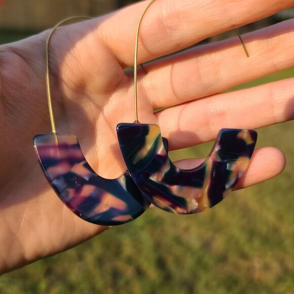 BaubleBar Faidra Resin Drop Earrings in Navy - Picture 8 of 8